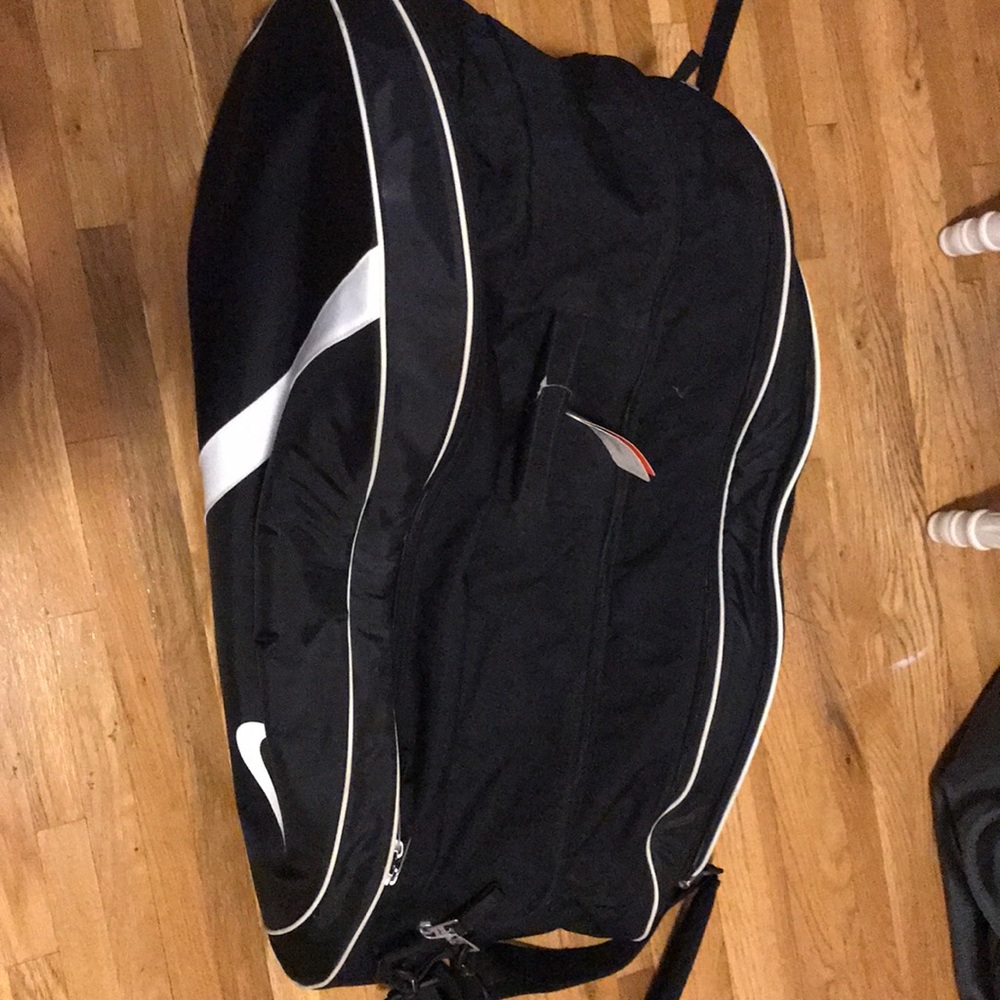 NWT NIKE tennis bag/backpack black and white